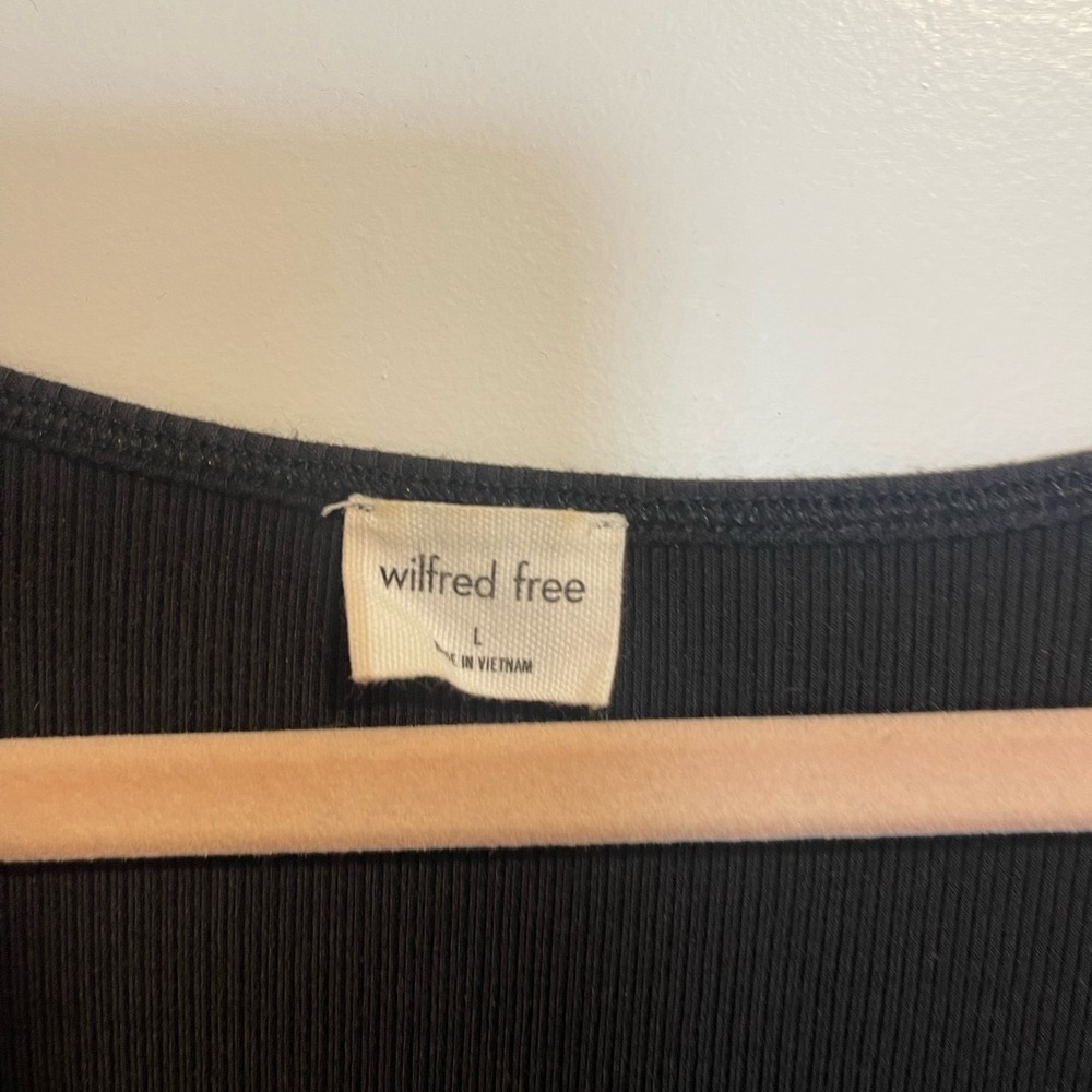 Aritzia black long sleeve - Picture 2 of 7